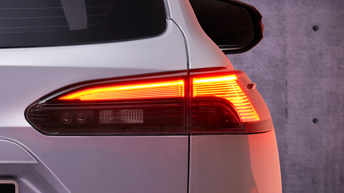exterior_6-rear-combi-lamps